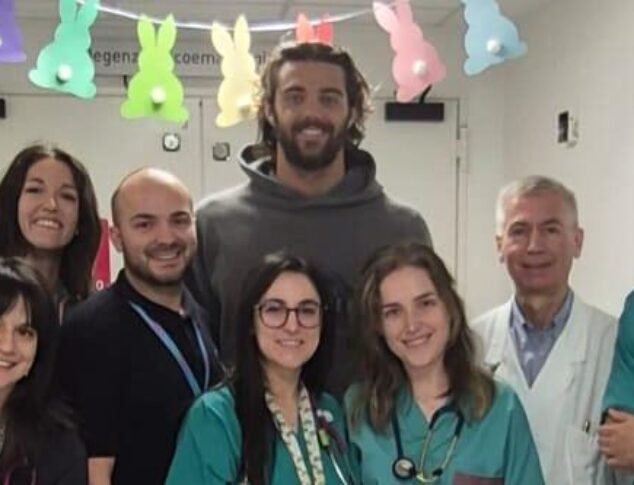 Thomas Ceccon e il personale di Reparto