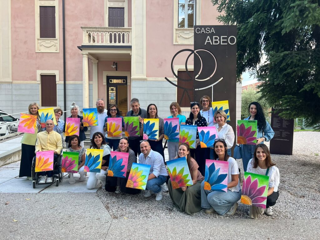Volontari ABEO durante il laboratorio creativo a Villa Fantelli.